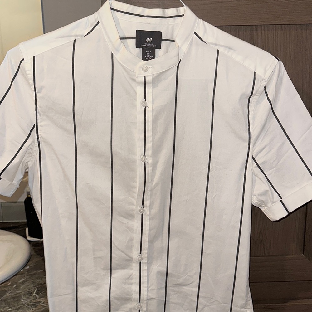 H&M Muscle Fit Short Sleeve button shirt